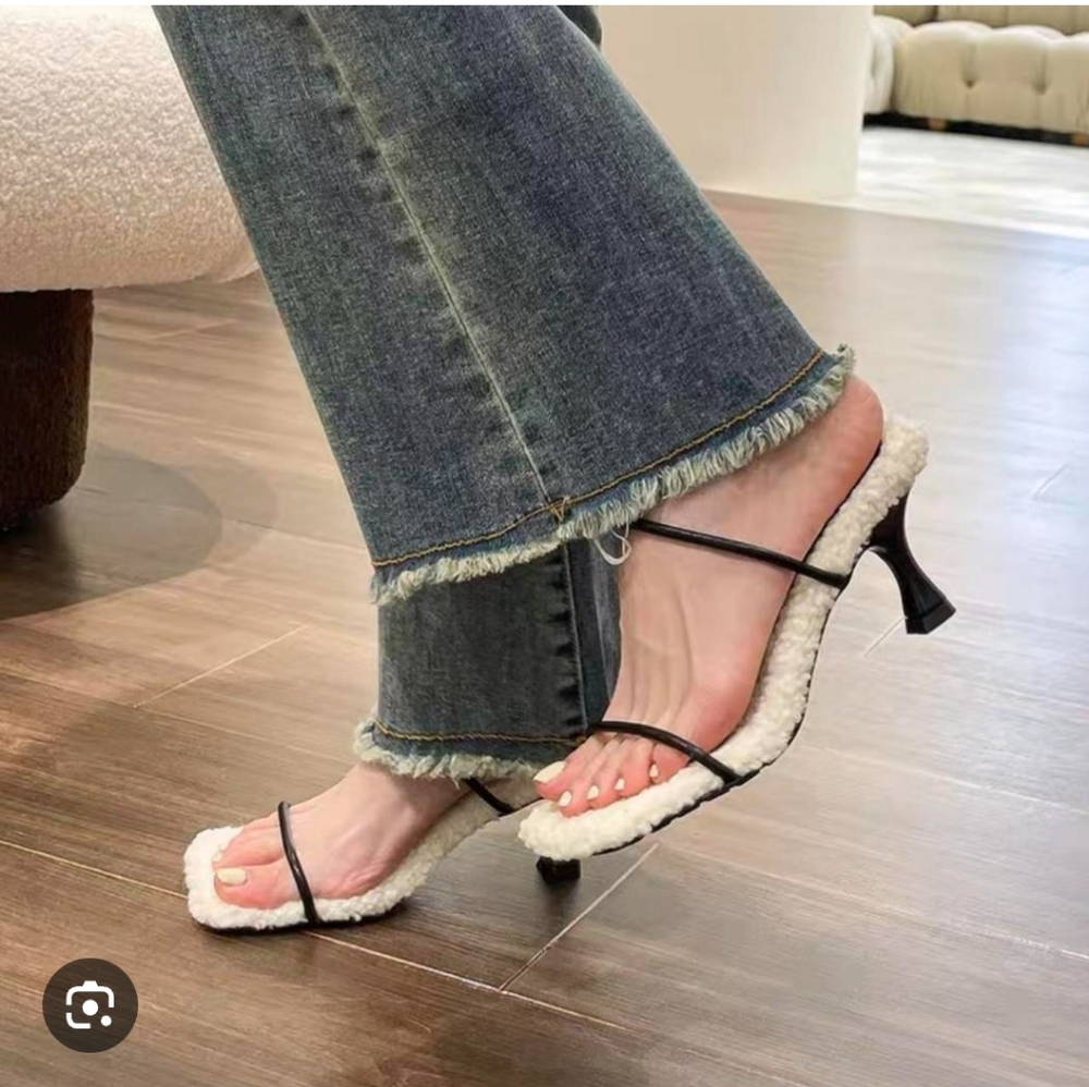 ST. AGNI Sherpa Kitten Heel sz 39 (8.5)
